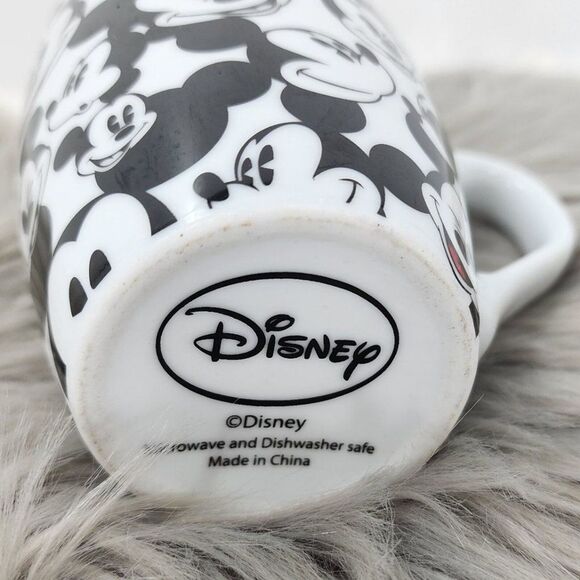 Disney Mickey Mouse Mug Collectible Coffee Tea Cup Excellent Condition - Picture 3 of 3